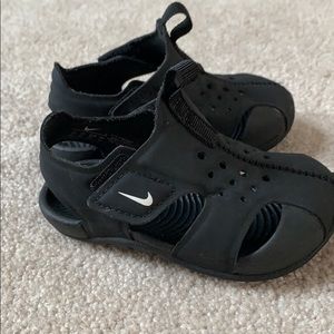Size 4 Baby Nike Sandals Shoes